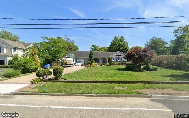 218 Middle Rd, Blue Point, NY 11715