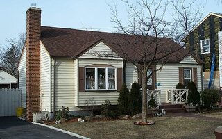 218 Park Ave, Hicksville, NY 11801