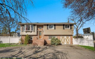 218 Westchester Ave, West Babylon, NY 11704