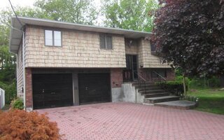 2182 Walsall St, Seaford, NY 11783