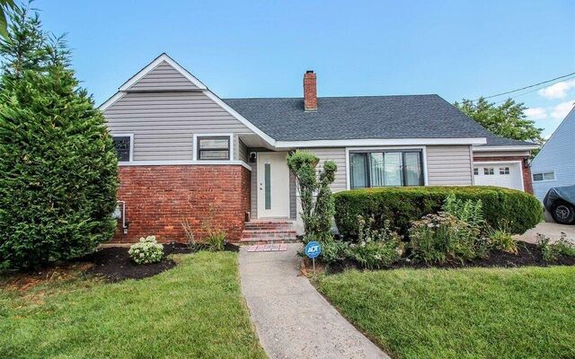 219 Nassau Ave, Freeport, NY 11520 (Yard)