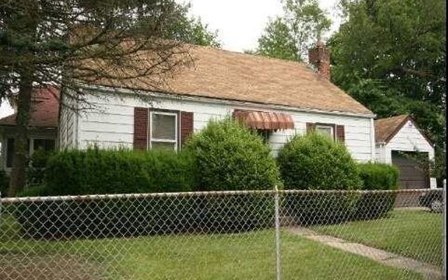 22 Agnes St, Freeport, NY 11520