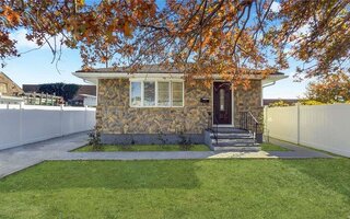 22 Argyle Ave, Uniondale, NY 11553
