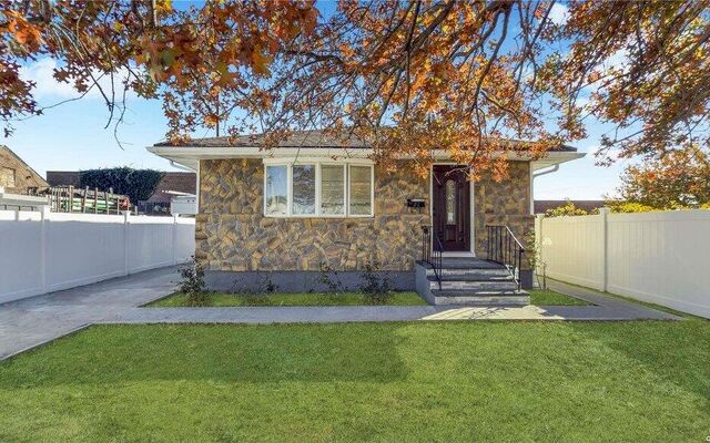 22 Argyle Ave, Uniondale, NY 11553 (Yard)