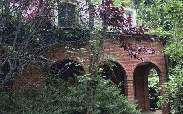 22 Brookville Rd, Glen Head, NY 11545