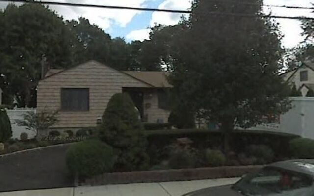22 Hazel Ave, Farmingdale, NY 11735 (Incomplete)