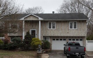 22 Lindron Ave, Smithtown, NY 11787
