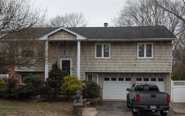 22 Lindron Ave, Smithtown, NY 11787 (House View)