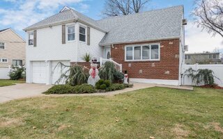 22 Noon Pl, Freeport, NY 11520
