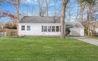 22 Overbrook St, Riverhead, NY 11901