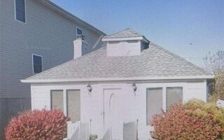 22 Quebec Rd, Island Park, NY 11558
