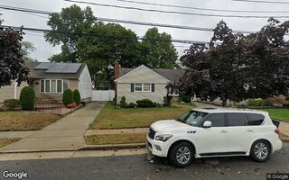 22 Roosevelt St, Hempstead, NY 11550