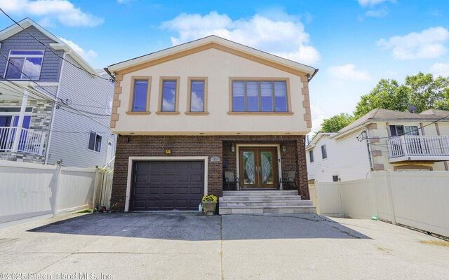 22 Slater Blvd, Staten Island, NY 10305 (House View)