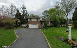 22 Sunnyvale Rd, Port Washington, NY 11050