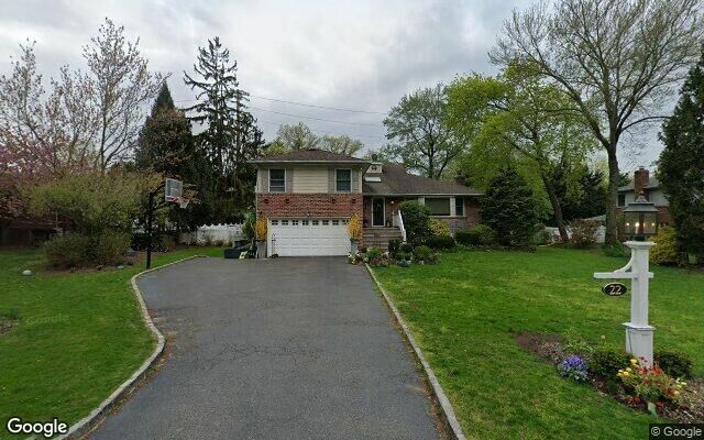 22 Sunnyvale Rd, Port Washington, NY 11050 (Front)