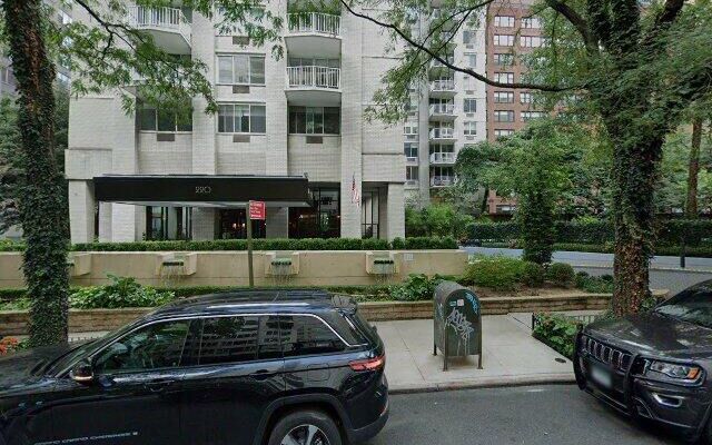 220 E 65th St #18F, New York, NY 10065 (Dining Room)
