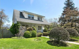 220 Elm St, Southampton, NY 11968