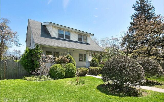 220 Elm St, Southampton, NY 11968