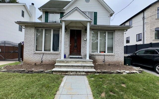 220 Sprague Ave, Staten Island, NY 10307 (Porch)