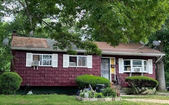 221 State Ave, Wyandanch, NY 11798 (Yard)