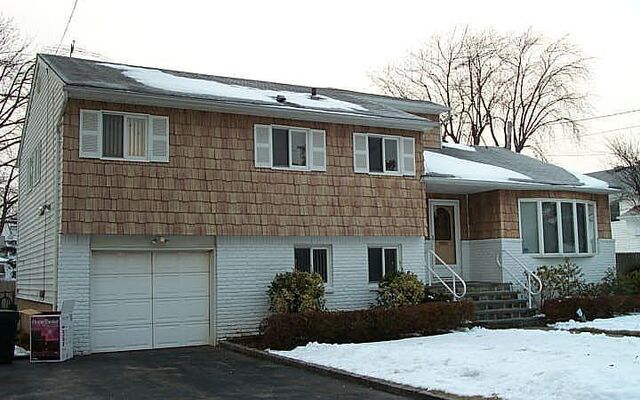 222 W End Ave, Massapequa, NY 11758