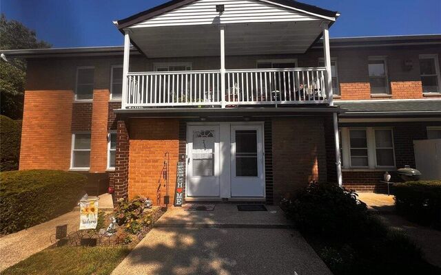 223 Artist Lake Dr, Middle Island, NY 11953