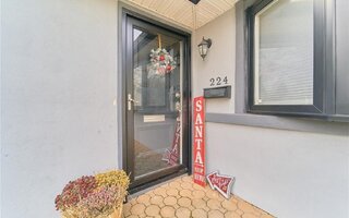 224 Hungry Harbor Rd, Valley Stream, NY 11581