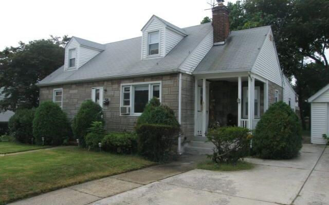 2247 Belmont Ave, Elmont, NY 11003