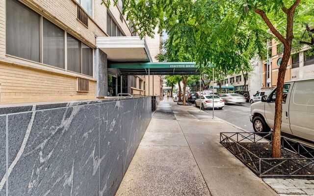 225 E 46th St #12F, New York, NY 10017 (Patio)