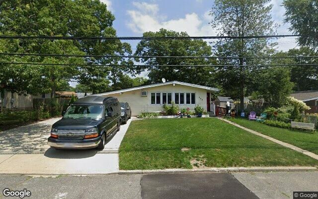 225 Maplecrest Dr S, Ronkonkoma, NY 11779