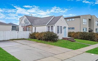 228 Quebec Rd, Island Park, NY 11558