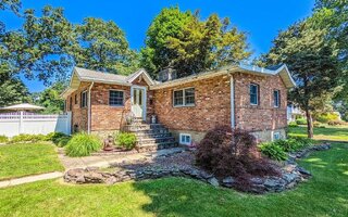 229 4th St, Saint James, NY 11780
