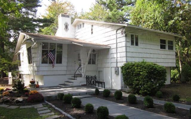 229 Cathedral Ave, Hempstead, NY 11550