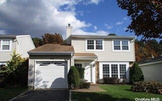 229 Fairfield Dr E, Holbrook, NY 11741