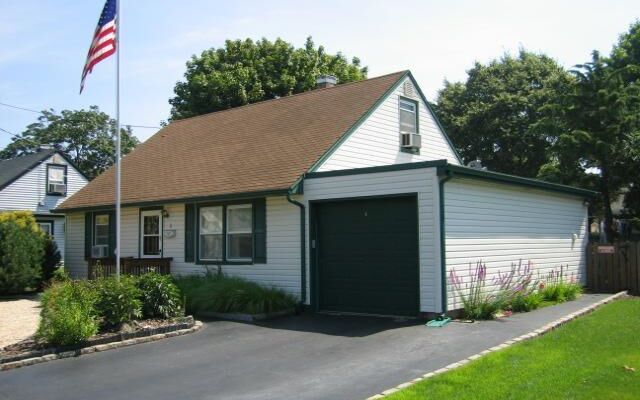 2292 Vassar Pl, Merrick, NY 11566