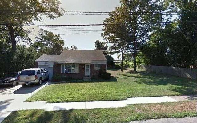 23 Avenue I, Farmingdale, NY 11735