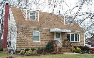 23 Barbara Dr, Farmingdale, NY 11735
