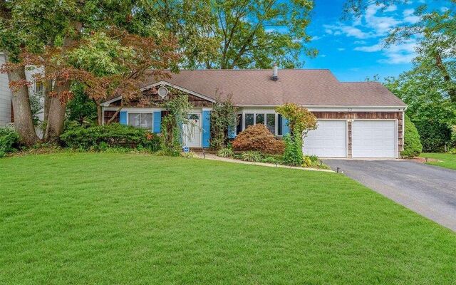 23 Dellmarie Ln, Nesconset, NY 11767 (Yard)
