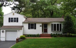 23 Greenvale Rd, Sound Beach, NY 11789