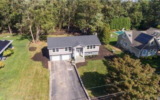 23 Heather Ln, Miller Place, NY 11764