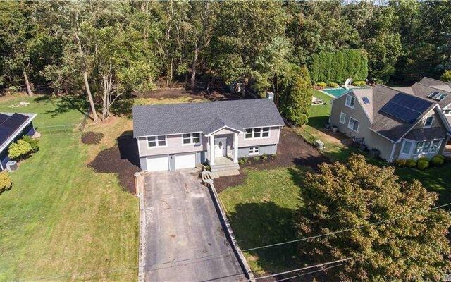 23 Heather Ln, Miller Place, NY 11764