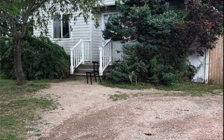 23 Hollywood Dr, Shirley, NY 11967