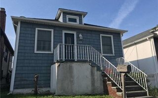 23 Julian Pl, Island Park, NY 11558