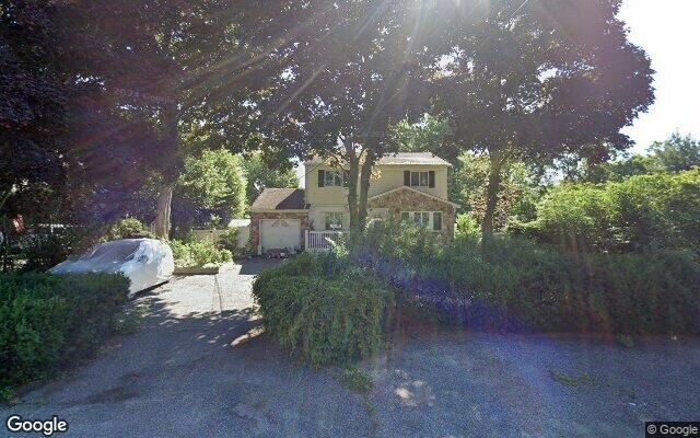 23 Juniper Ave, Ronkonkoma, NY 11779