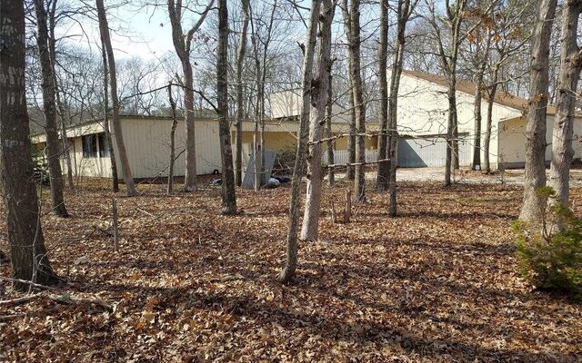 23 N Quarter Rd, Westhampton, NY 11977