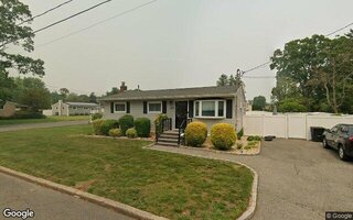 23 Pine St, Brentwood, NY 11717
