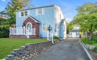 23 Post St, Glen Head, NY 11545
