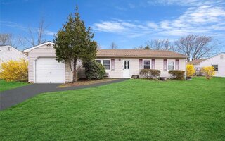 23 Thrasher Ave, Bellport, NY 11713