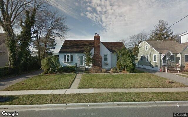 2304 Mattituck Ave, Seaford, NY 11783
