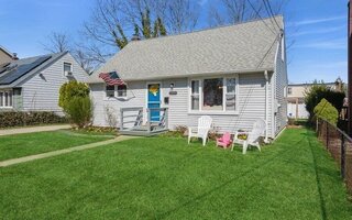 2309 Willow St, Wantagh, NY 11793